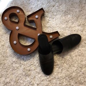 VINCE. Oren Mules.  Great condition